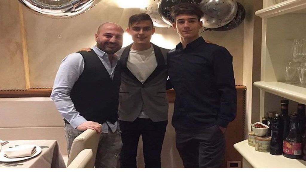 El sobrino de Dybala viste a su tío con la camiseta del Atleti