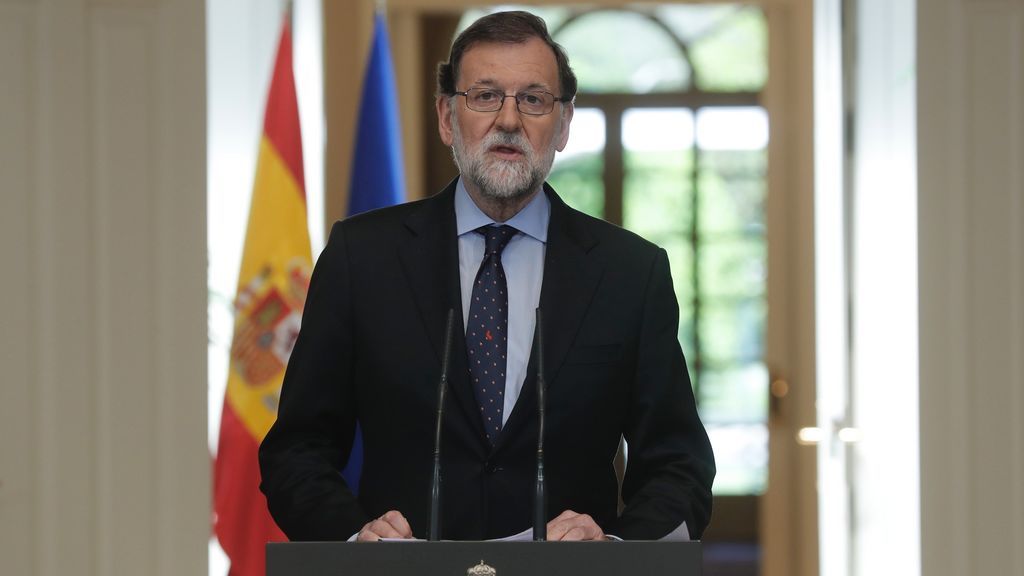 Rajoy: “Hoy desaparece ETA, pero no el dolor irreparable que ha sembrado”