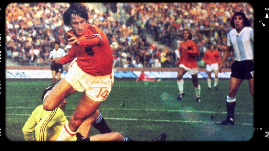 Cruyff se negó a jugar con tres rayas en su camiseta de Holanda para no hacer publicidad