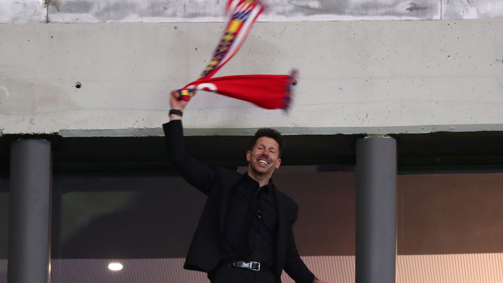 Bufanda en mano y saltando como un hincha más: la celebración de Simeone desde el palco del Metropolitano