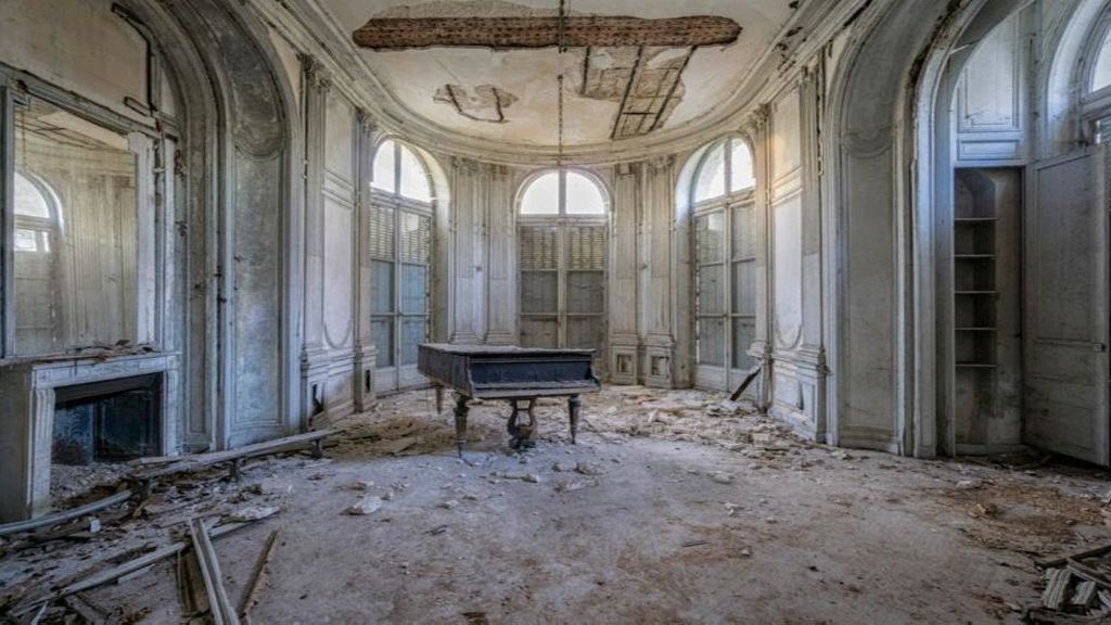 La solitaria vida de los pianos abandonados