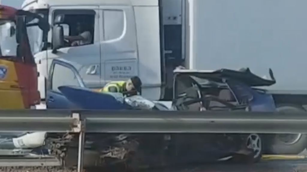 Un conductor temerario choca contra un microbús y deja 16 heridos en Almería