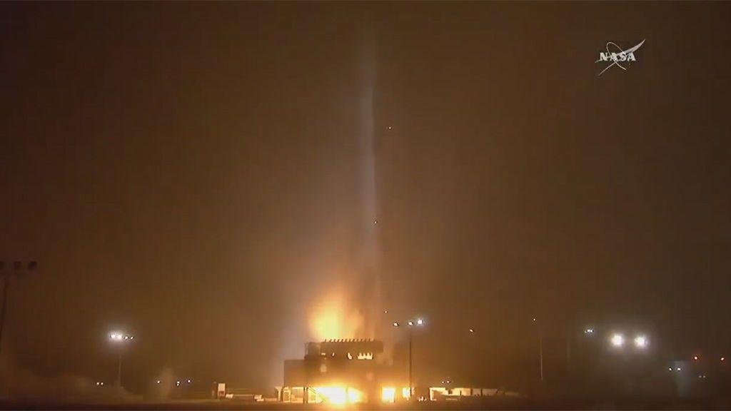 Momento en el que la NASA lanza el cohete Atlas 5 a Marte