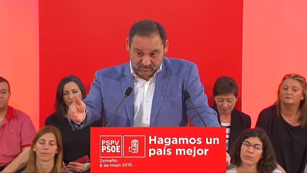 Ábalos se refiere a Podemos como "aquellos que lo quieren todo o nada"