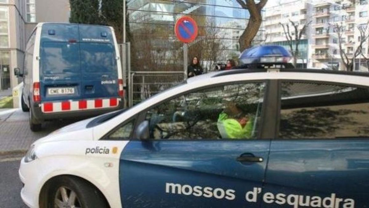 Detenido por lanzar a su mujer desde un segundo piso en Barcelona