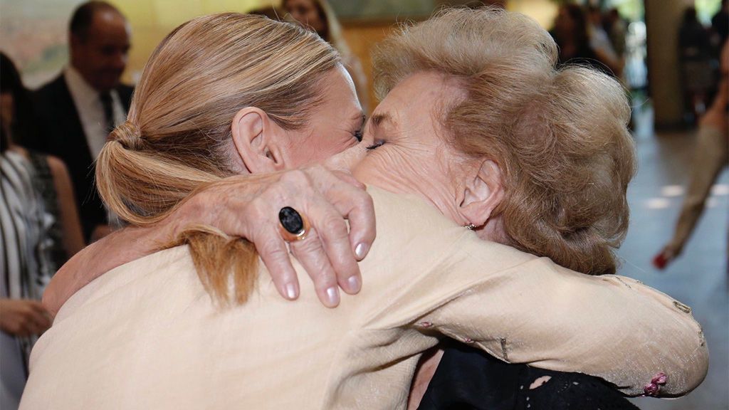 Famosos y representantes políticos felicitan a sus madres en la Red Famosos y representantes políticos felicitan a sus madres en la Red