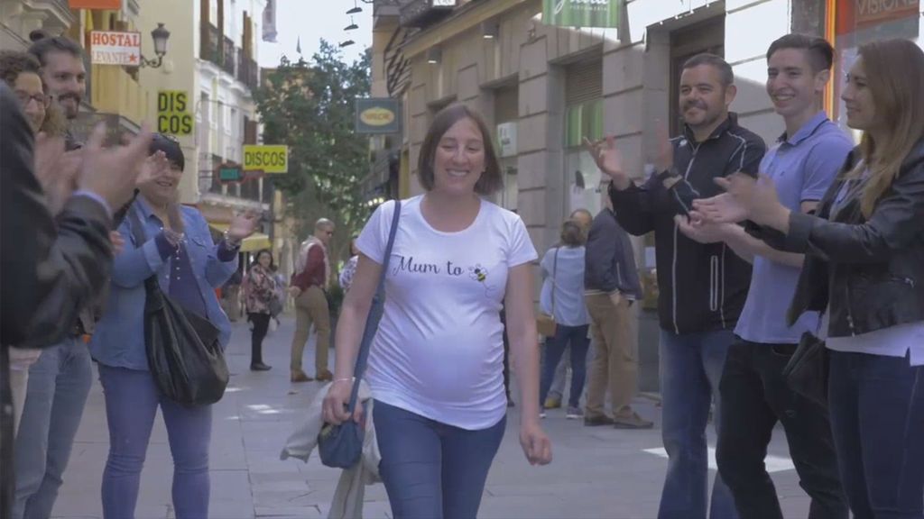 Aplausos por el Día de la Madre: hacen un pasillo para reconocer el mérito a las madres