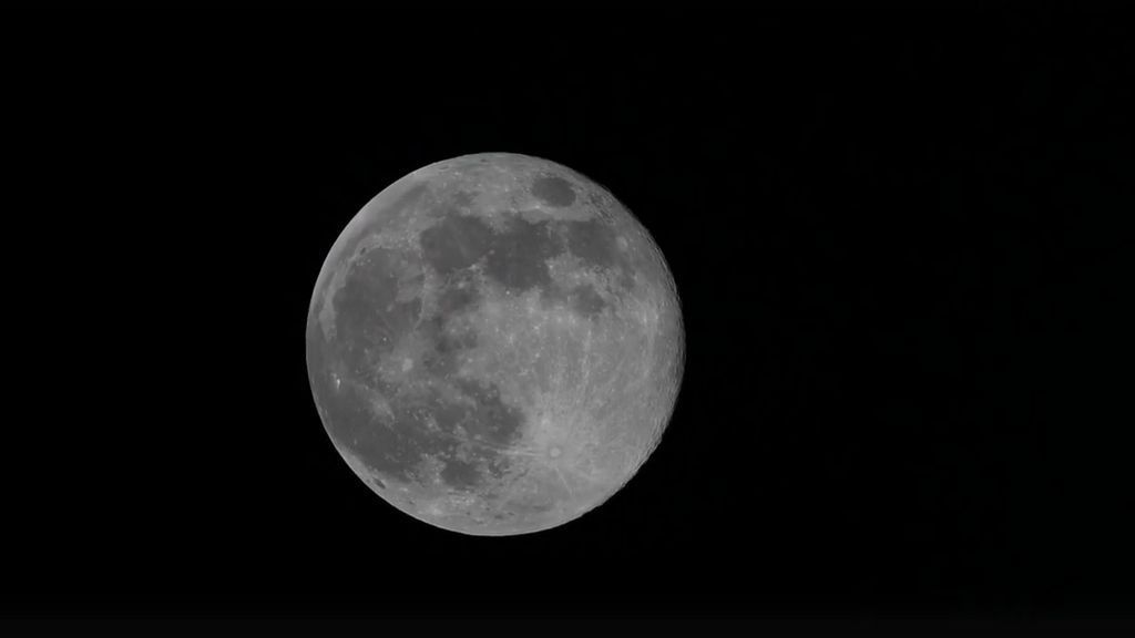 Un astronauta graba el momento en el que la Luna desaparece detrás de la Tierra