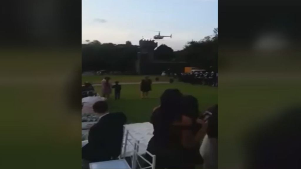 Impresionante susto en la llegada de una novia a su boda en helicóptero