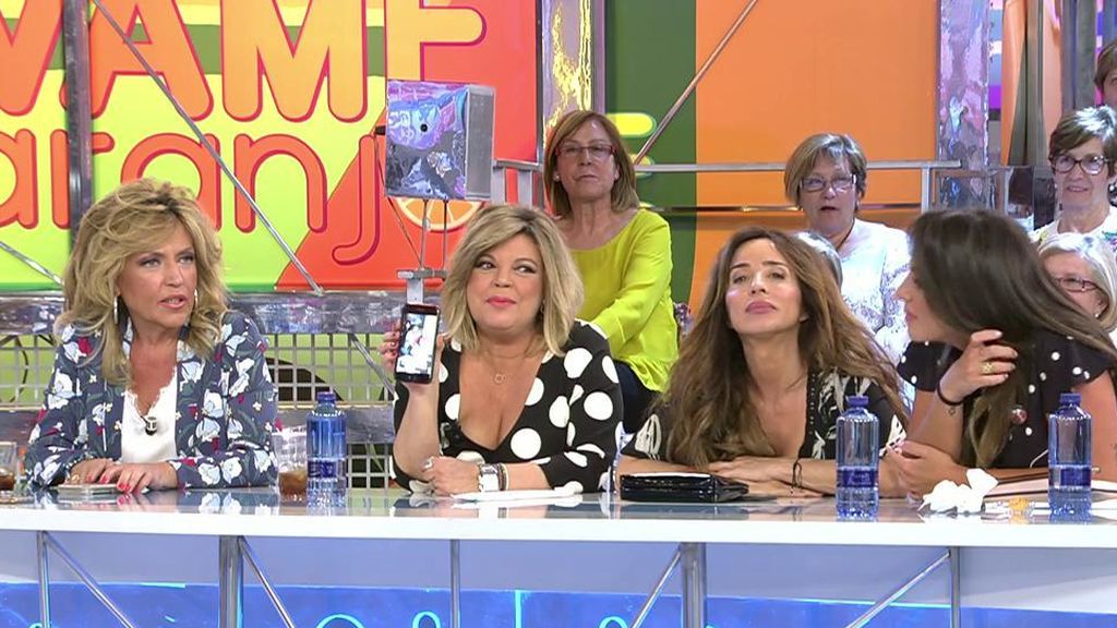 Flores desde Londres, fotos familiares y perfumes: Así ha celebrado 'Sálvame' el Día de la Madre