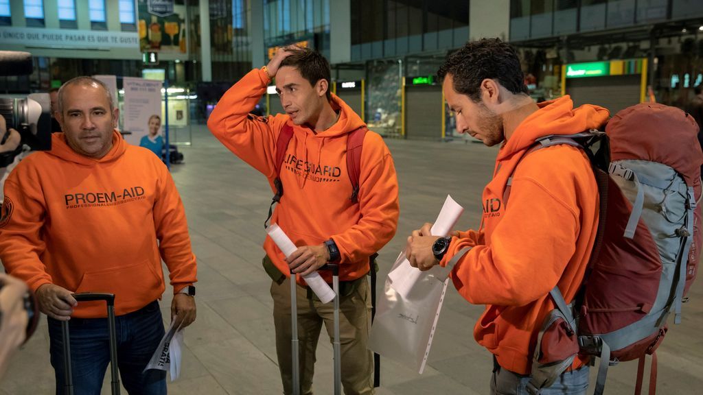 Piden 10 años de cárcel para tres bomberos españoles que rescataban inmigrantes en el Egeo