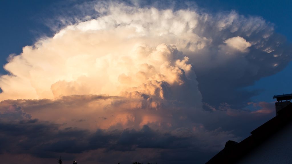 cumulonimbus-3213885_1920 (1)