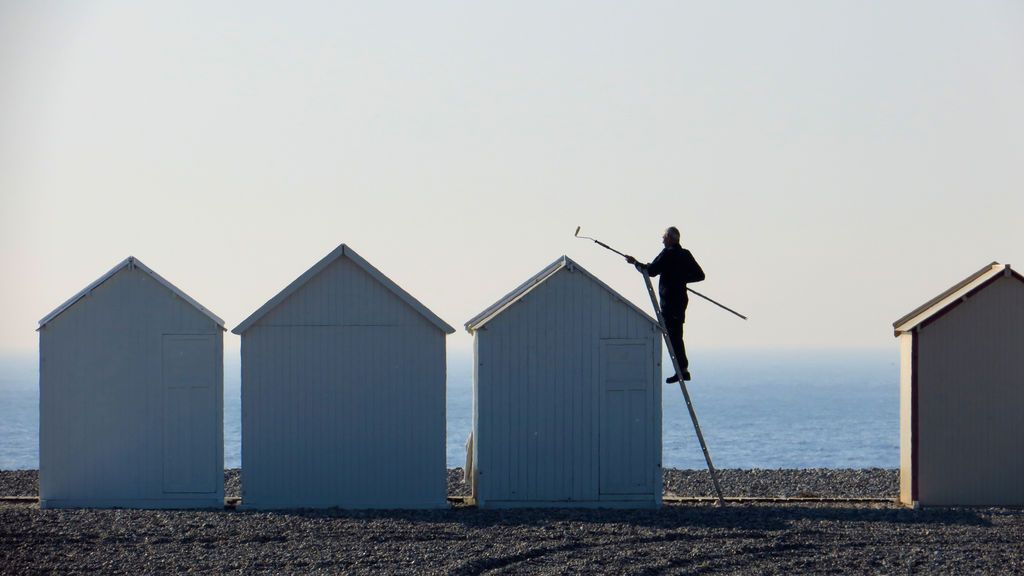 La costa de Francia se prepara para la temporada de playa