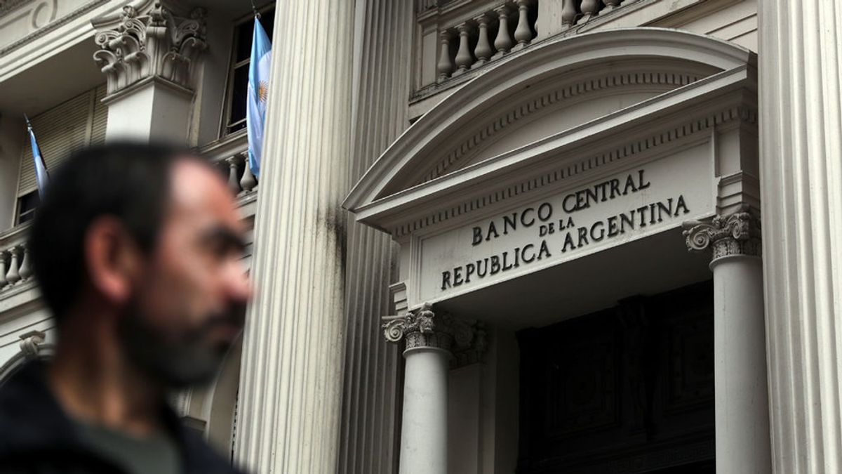 Argentina solicita apoyo financiero al FMI para evitar "una gran crisis"