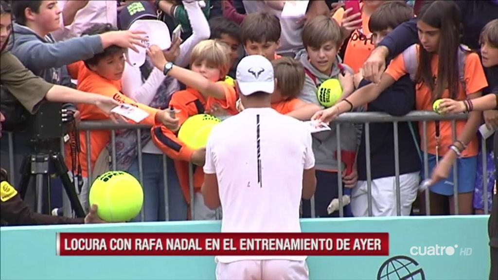 Nadal intenta tranquiliza la locura de sus fans en Madrid: "¡Calma! Están jugando y molestamos"