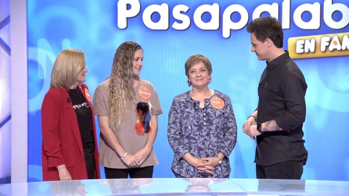 Ana Herrera, Candela Haro, Paz Herrera y Christian Gálvez, en 'Pasapalabra en familia'.