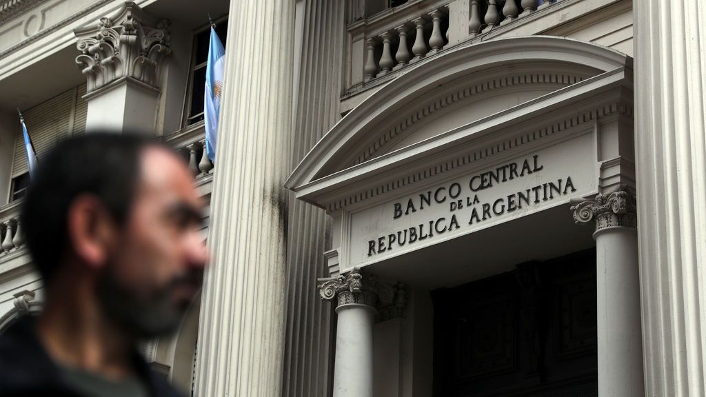 Argentina pide el rescate económico al FMI con la sombra de un nuevo corralito