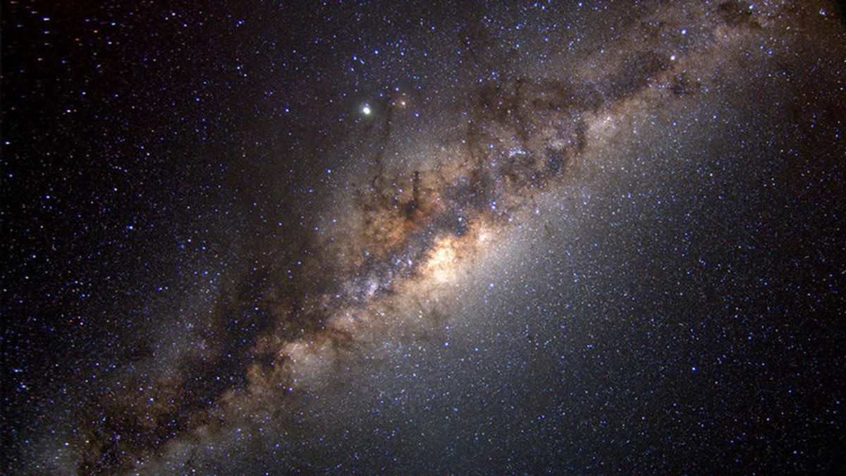 La NASA confirma que en el centro de la Vía Lactea hay miles de agujeros negros