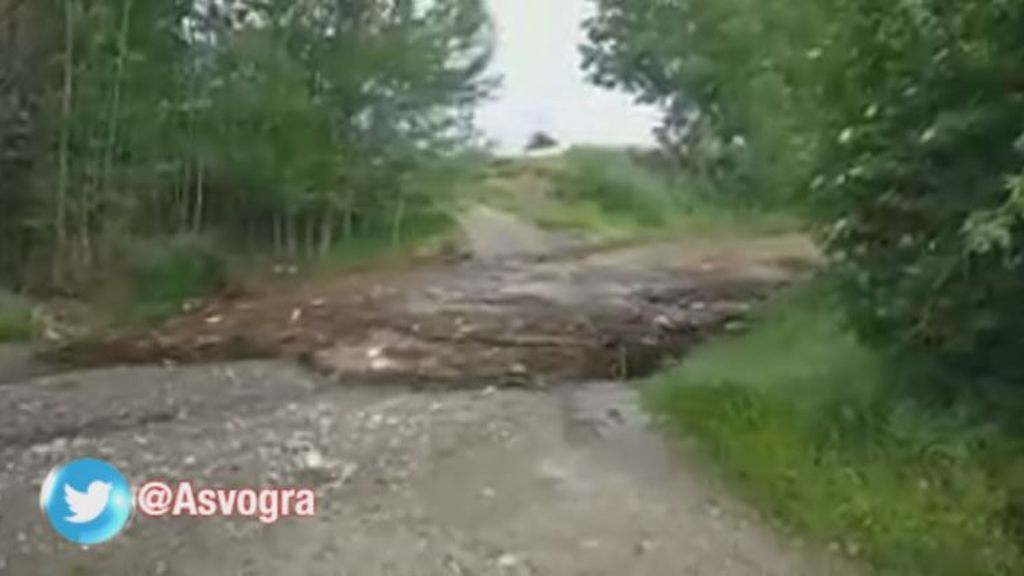 El cauce seco de un río de Granada se transforma en un peligroso torrente en cuestión de segundos