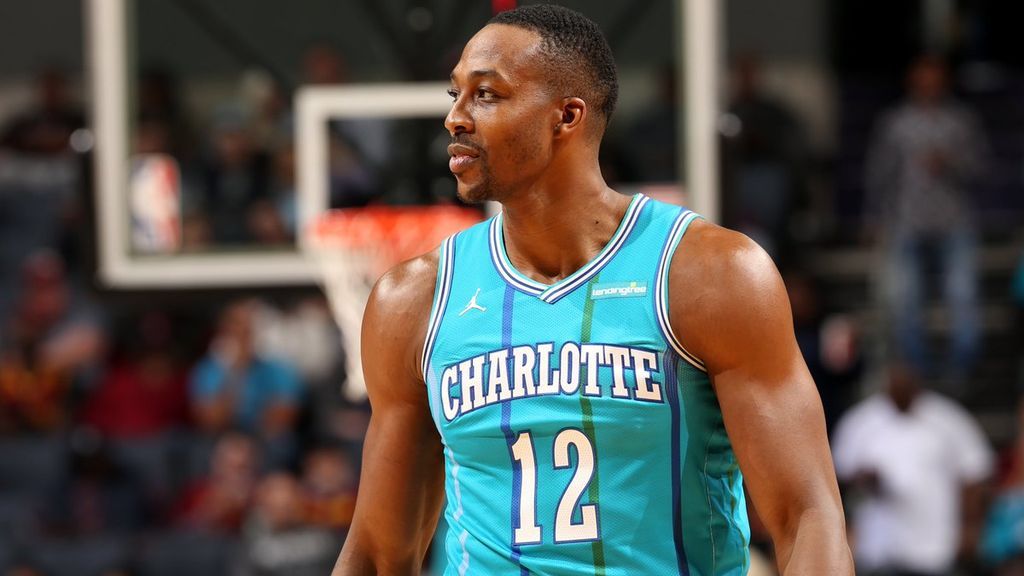 Dwight Howard se va de vaciones a Grecia pero tuitea pensando que está en... España