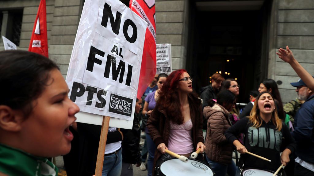 Masiva protesta en Buenos Aires tras el rescate que ha pedido Macri al FMI