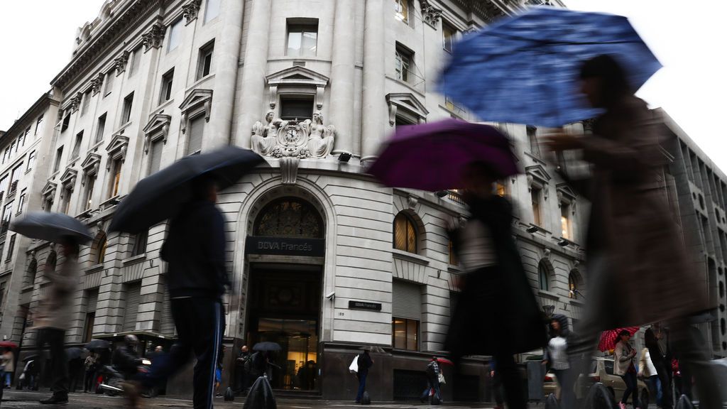 Un total de 14 provincias están en aviso por olas, lluvias, tormentas o viento