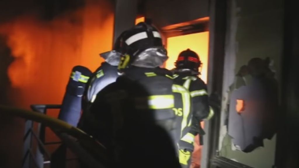 Incendio en un edificio de viviendas de Madrid: así actúan los bomberos desde que reciben un aviso