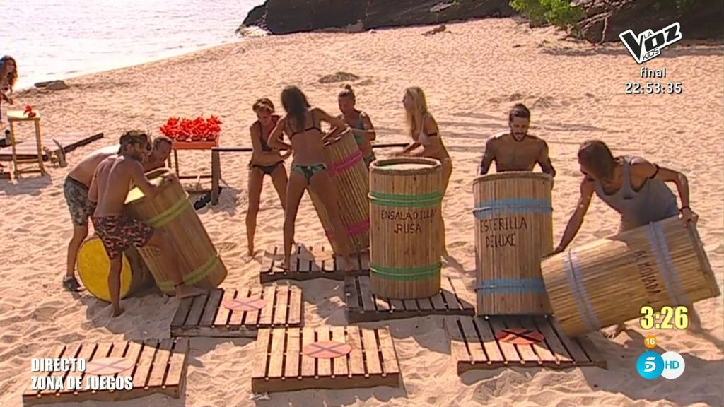 ¡A comer! El juego de recompensa reparte manjares entre los supervivientes con mejor puntería