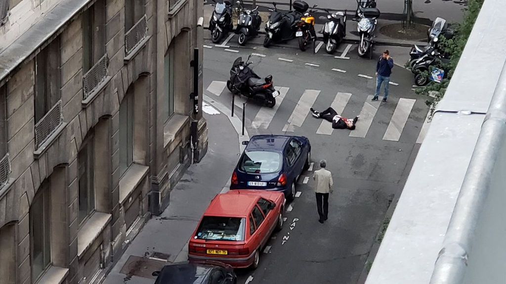 Un muerto y cuatro heridos en un ataque en París, reivindicado por Estado Islámico