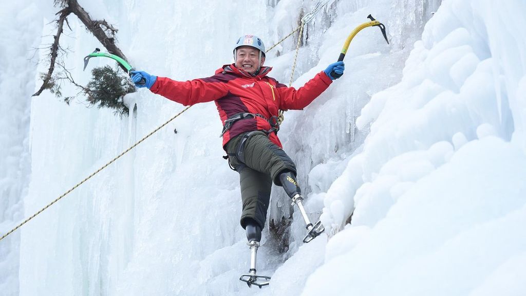 Un hombre de 70 aÃ±os con amputaciÃ³n de ambas piernas hace historia al coronar el Everest
