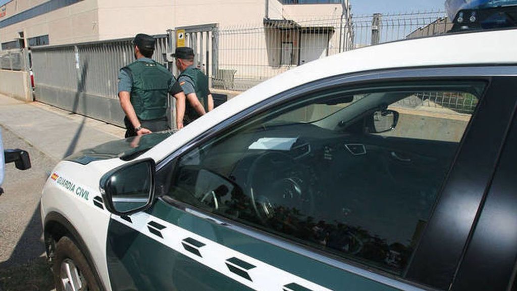 Un negociador intenta que se entregue el atrincherado en los juzgados de La Almunia, Zaragoza