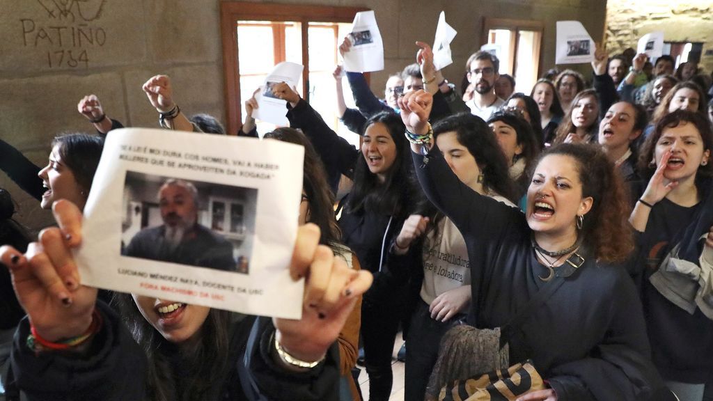 Protesta contra el profesor gallego que defendió a La Manada:  "Fuera machistas de la USC"