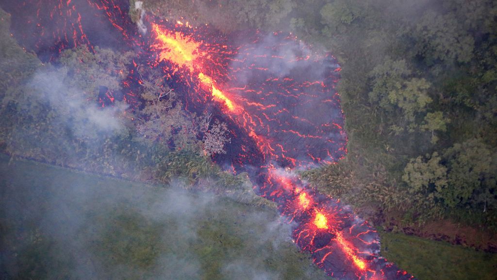 El número de evacuados aumenta por las fisuras de lava tras la erupción del Kilauea