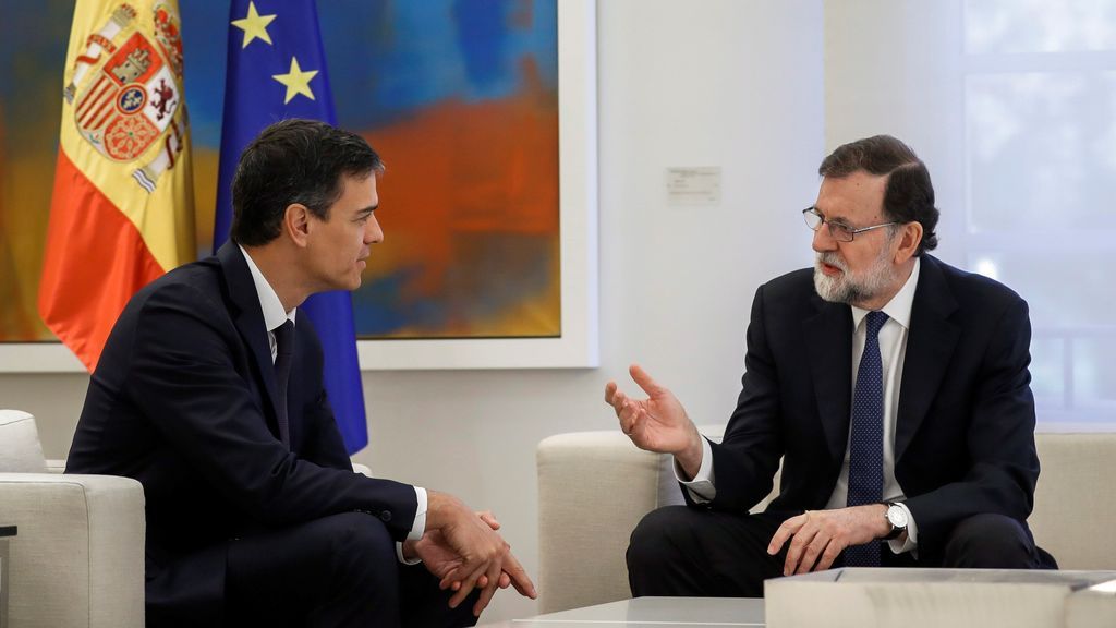 Rajoy y Sánchez, reunidos en Moncloa para analizar la situación en Cataluña
