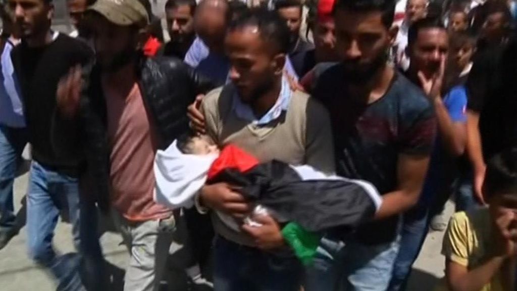 Una bebé de ocho meses, entre los 58 palestinos muertos por la represión del ejército israelí