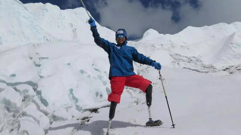 Corona el Everest con las piernas amputadas