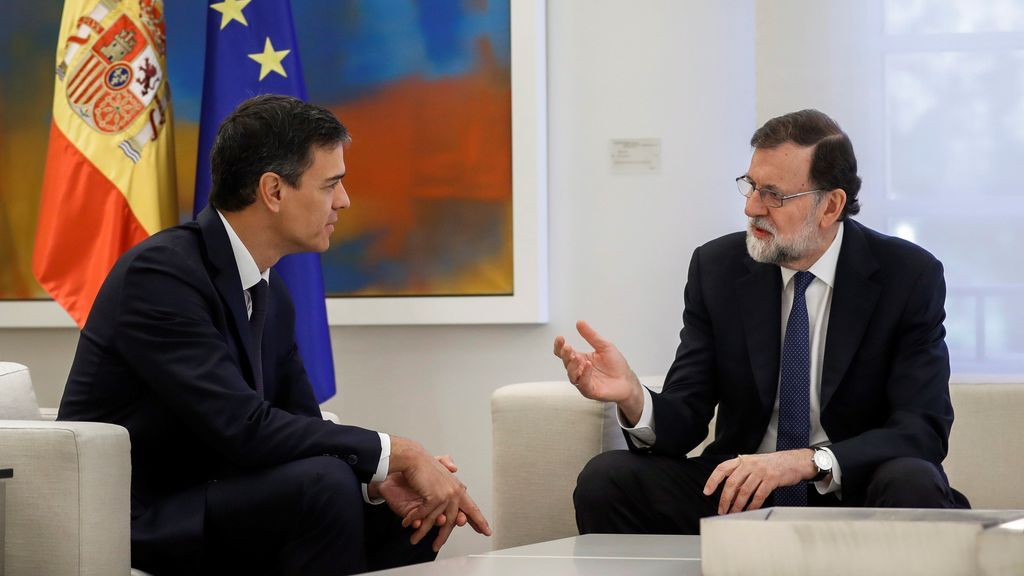 Rajoy y Sánchez, reunidos en Moncloa para analizar la situación en Cataluña