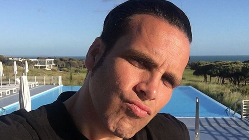 Torito posa por primera vez con su marido y su hijo para defender la familia homoparental