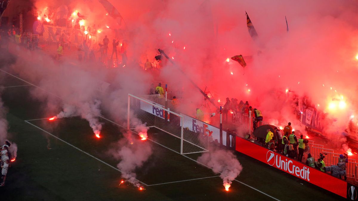 ¡Bochornoso! Los hinchas del Marsella inundan la final de bengalas en la de la Europa League ante el Atlético ¡Bochornoso! Los hinchas del Marsella inundan la final de bengalas en la de la Europa League ante el Atlético