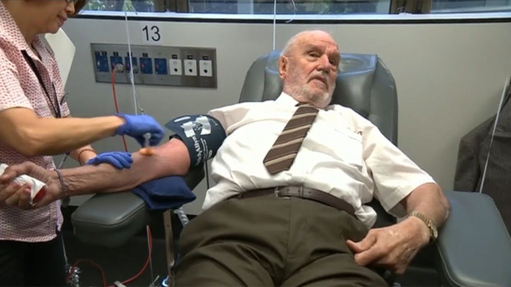 El singular donante de sangre que ha ayudado a millones de bebés, obligado a parar