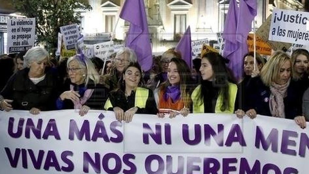 Las mujeres, en la calle para reclamar el dinero prometido contra la violencia machista