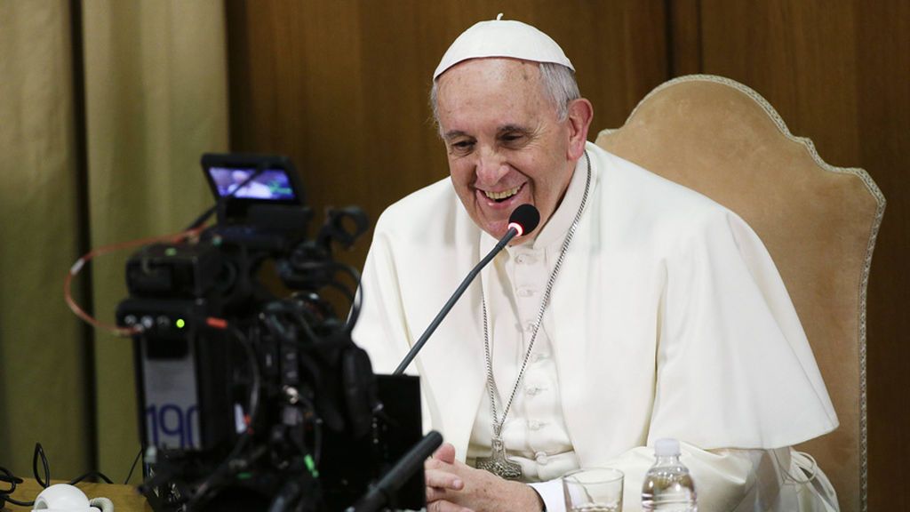 El Papa Francisco, durante una transmisión mundial en línea en el Vaticano.
