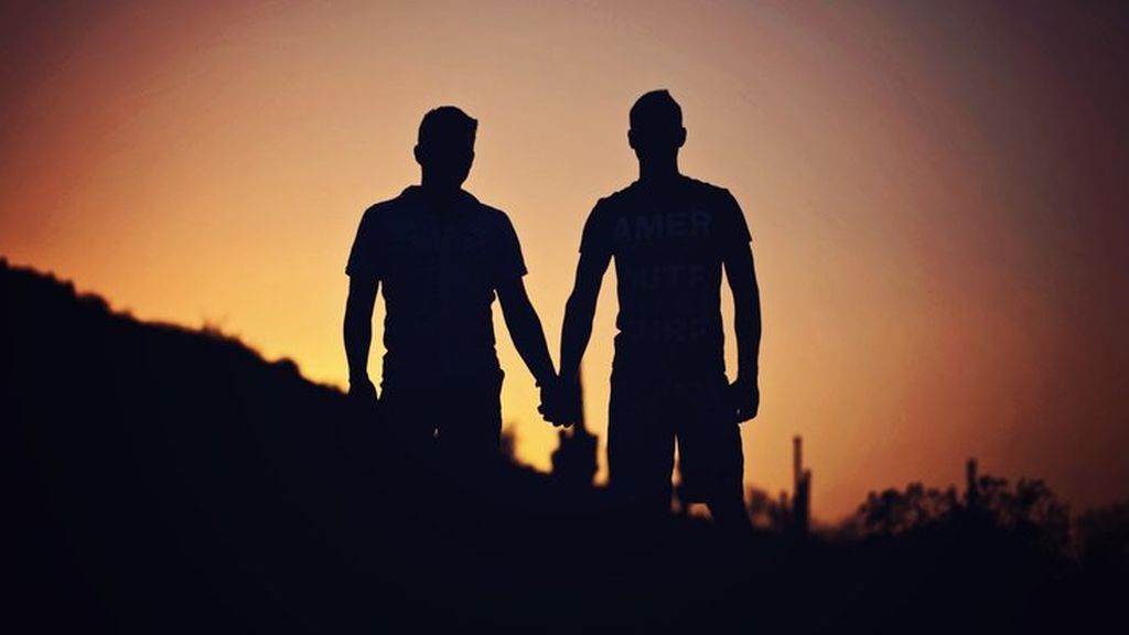 Psicología afirmativa gay: claves de la disciplina que combate las secuelas homófobas