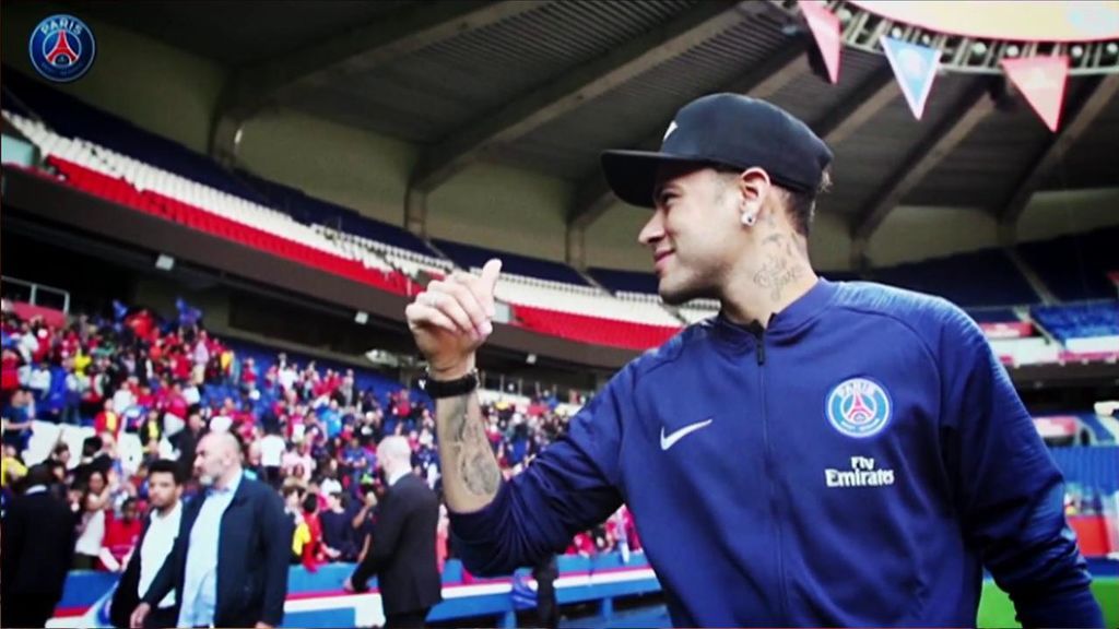 Neymar no entrena con sus compañeros pero recibe el cariño de la afición del PSG