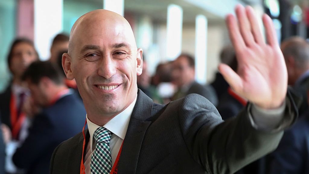 Luis Rubiales gana a Larrea las elecciones a la presidencia de la RFEF por 80 a 56 votos