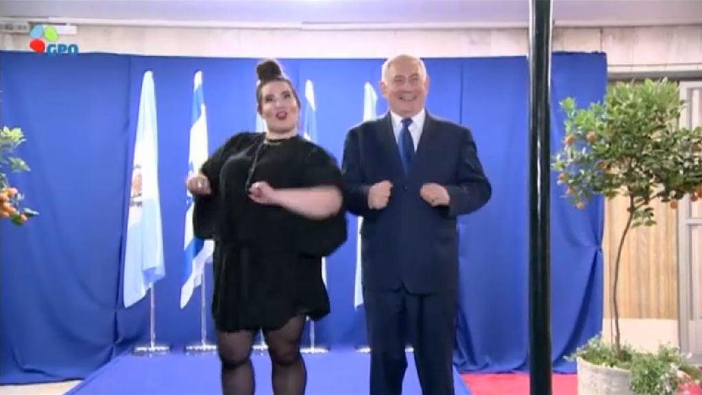 Netanyahu recibe a Netta tras ganar Eurovisión y se suma al baile de la gallina