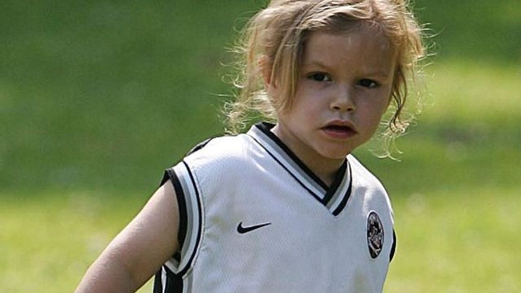 La reacción de David Beckham ante una dura entrada a su hija Harper en un partido de fútbol