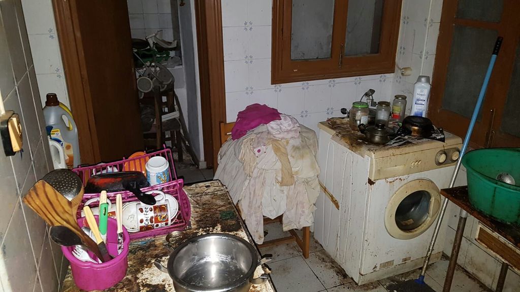 Así era la casa del acusado de tener encerradas a su mujer y a su hija