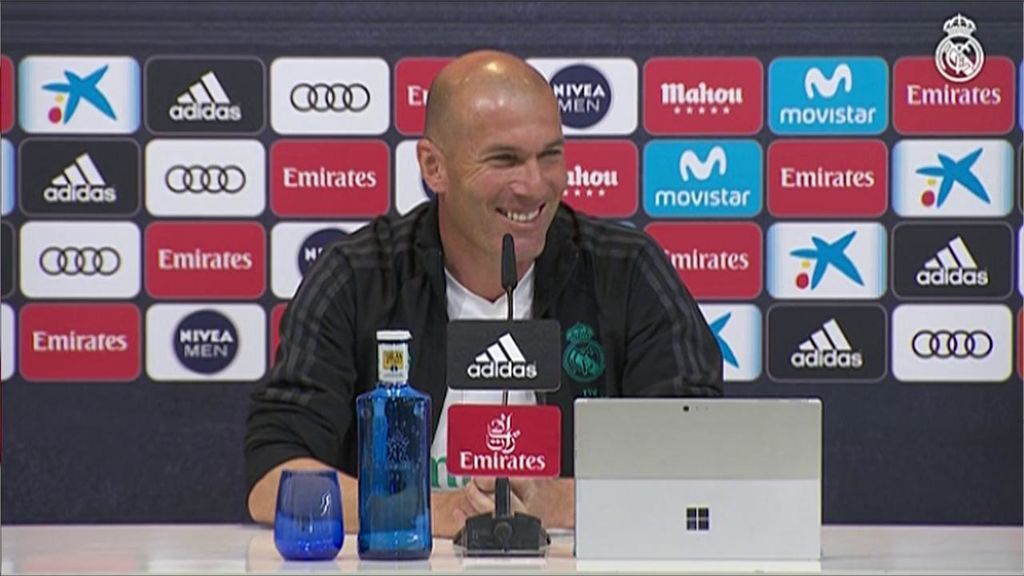 Zidane responde a los cánticos de Juanfran sobre el Real Madrid en la celebración del Atlético