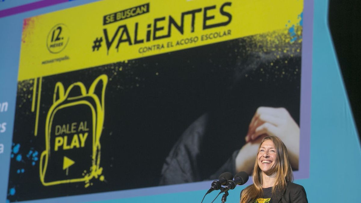 Malena Gómez Fridman, subdirectora de Imagen Corporativa de la División de Comunicación y Relaciones Externas de Mediaset España, recoge el Premio Caracol de Plata en la categoría Mejor Campaña.